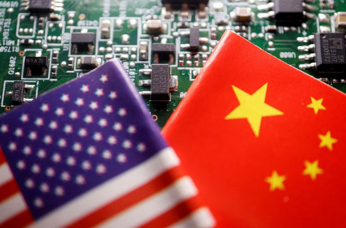 مبارزه فناوری بین چین و آمریکا بالا گرفت  پکن صادرات مواد تراشه را محدود می‌کند