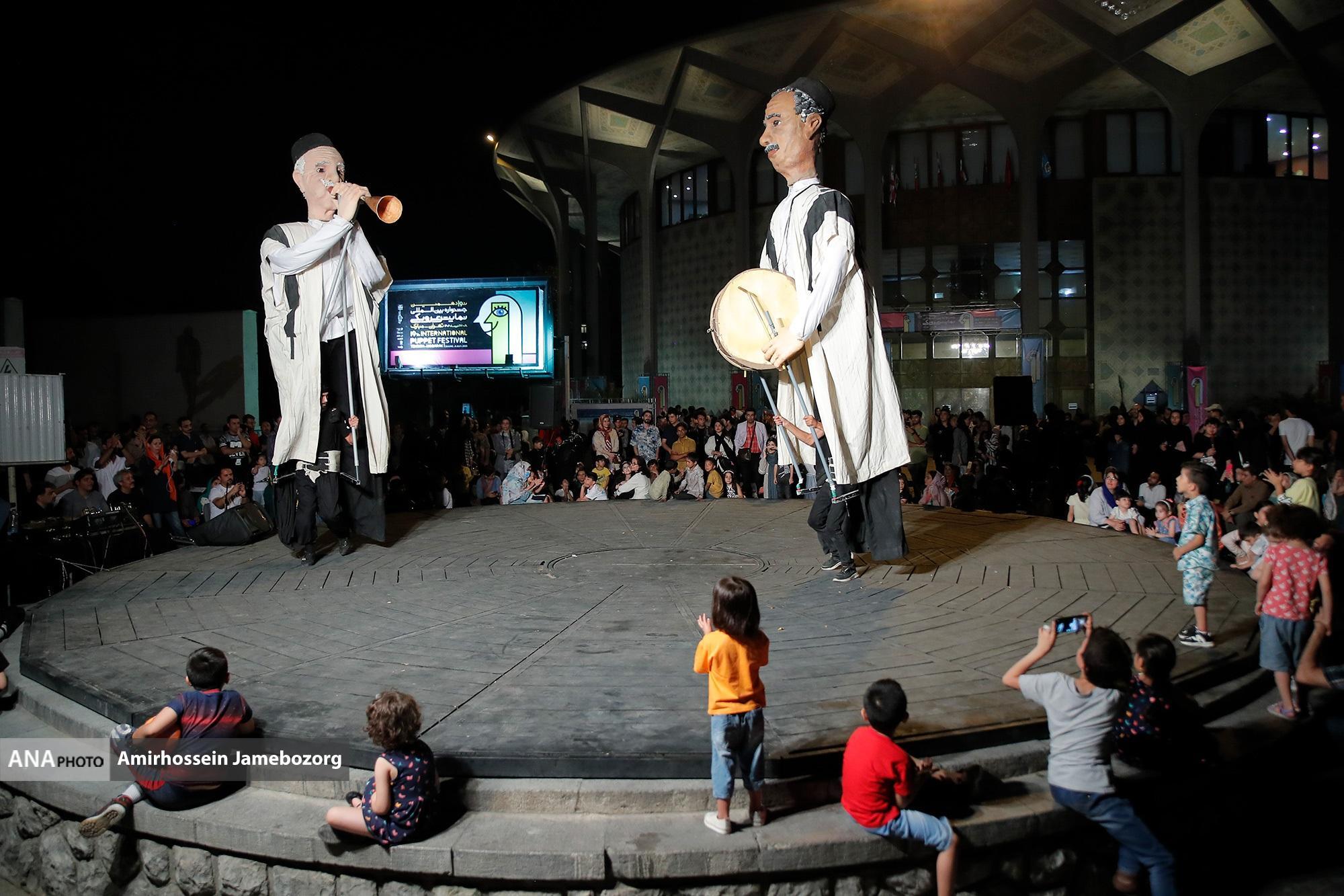 یک کارگردان تئاتر عروسکی: زبان جهانی عروسکها فرهنگ اصیل ایرانی را ترویج میدهد/مصائب حمل و نقل عروسکهای غول پیکر از زبان کارگردان یک کارگردان تئاتر عروسکی: زبان جهانی عروسکها فرهنگ اصیل ایرانی را ترویج میدهد/مصائب حمل و نقل عروسکهای غول پیکر از زبان کارگردان