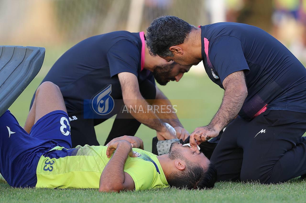 لحظه دردناک مصدومیت مدافع استقلال در تمرین امروز+عکس و فیلم لحظه دردناک مصدومیت مدافع استقلال در تمرین امروز+عکس و فیلم