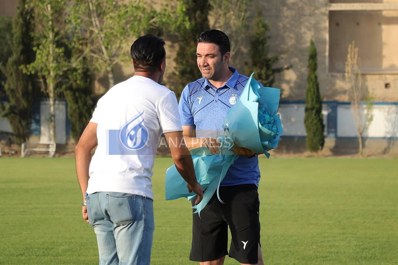 دسته گل 2 میلیون تومانی برای سرمربی استقلال!+تصاویر