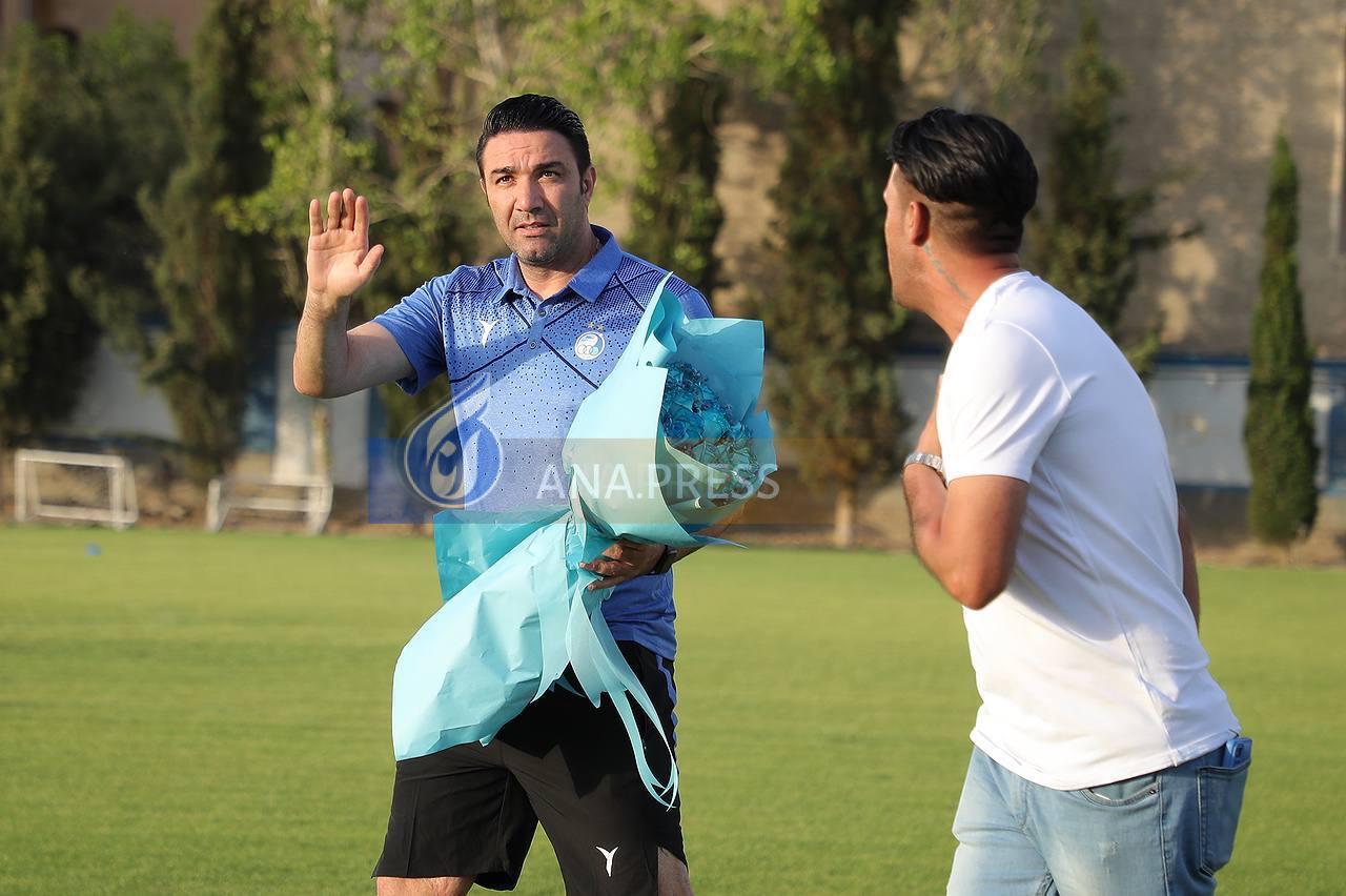 دسته گل 2 میلیون تومانی برای سرمربی استقلال!+تصاویر