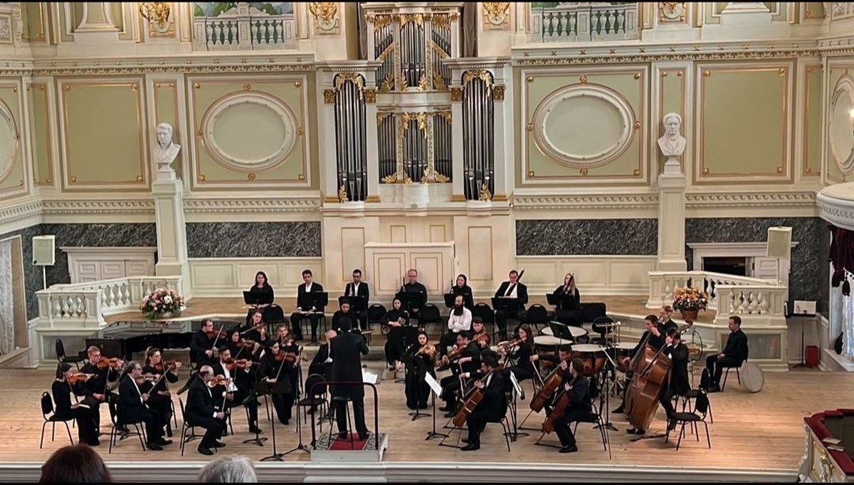 ارکستر ملی ایران در میان تشویق هنردوستان روسی روی صحنه رفت