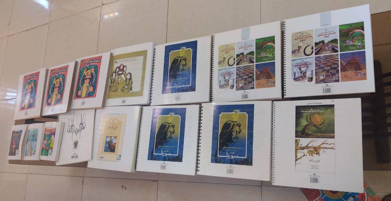 گروه جهادی شهدا ۱۰۰ نسخه کتاب بریل به مناطق محروم کشور اهدا کرد