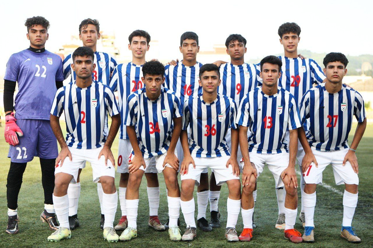 پیراهن عجیب تیم ملی نونهالان در بازی دوستانه!/ پیراهنی شبیه هرتابرلین آلمان+ عکس پیراهن عجیب تیم ملی نونهالان در بازی دوستانه!/ پیراهنی شبیه هرتابرلین آلمان+ عکس