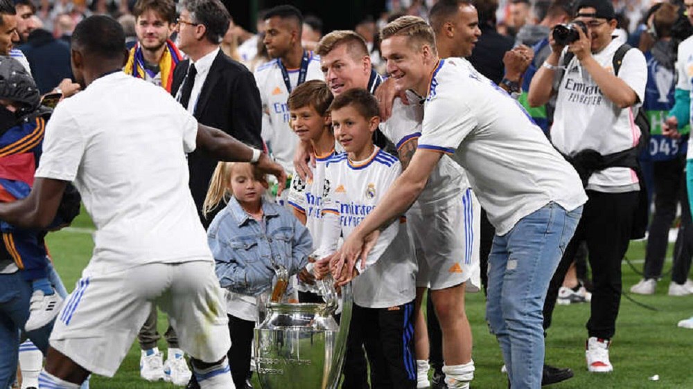 عهدشکنی به سبک «تونی کروس»؛ رئال مادرید سرکارگر موتورخانه اش را حفظ کرد عهدشکنی به سبک «تونی کروس»؛ رئال مادرید سرکارگر موتورخانه اش را حفظ کرد