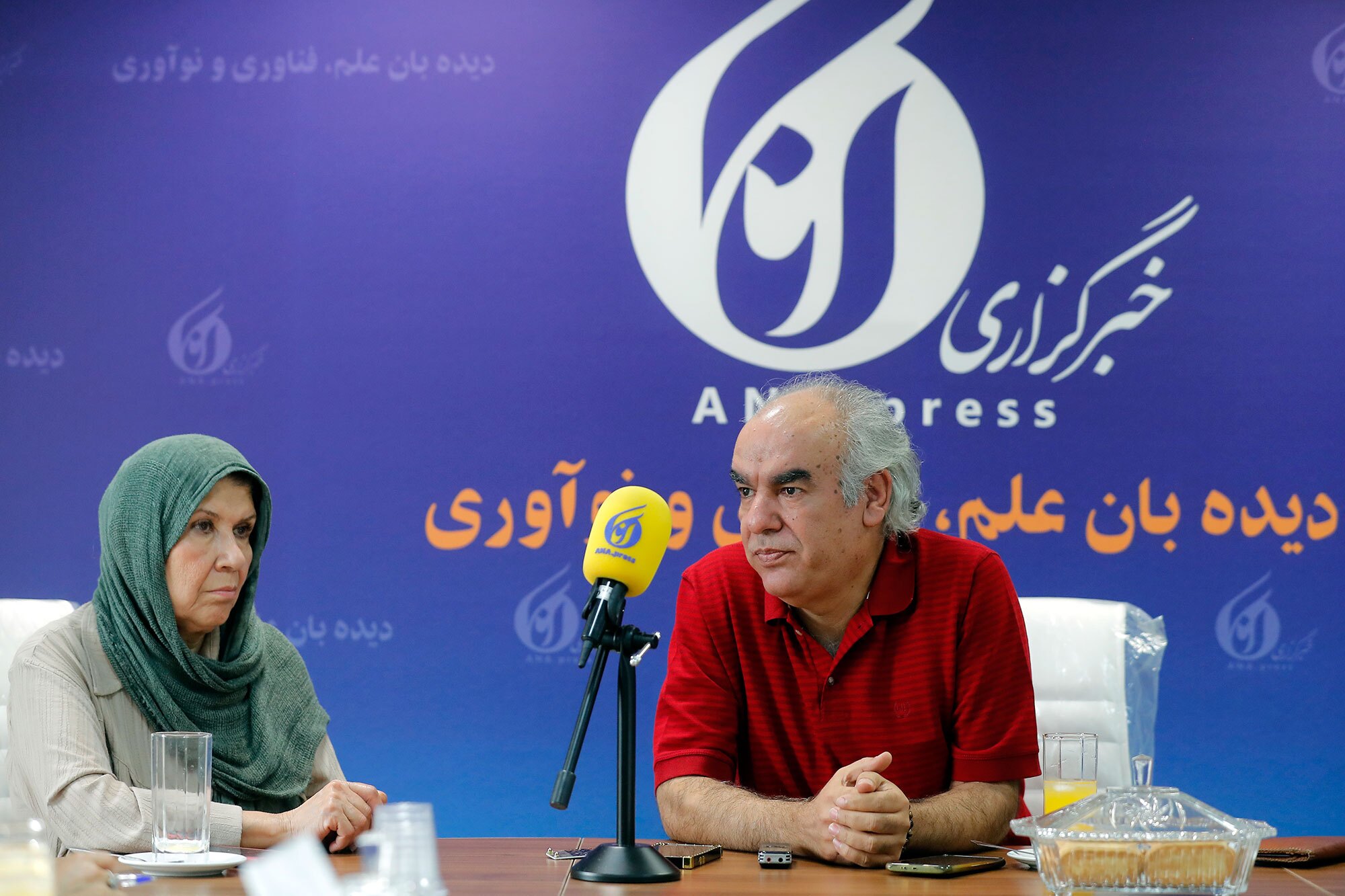 حیدریپور: ناگفتهها درباره علل و ریشههای خشونت خیلی زیاد است؛ تماشاچی امروز تئاتر دنبال چهره یا لوکشین جذاب است حیدریپور: ناگفتهها درباره علل و ریشههای خشونت خیلی زیاد است؛ تماشاچی امروز تئاتر دنبال چهره یا لوکشین جذاب است