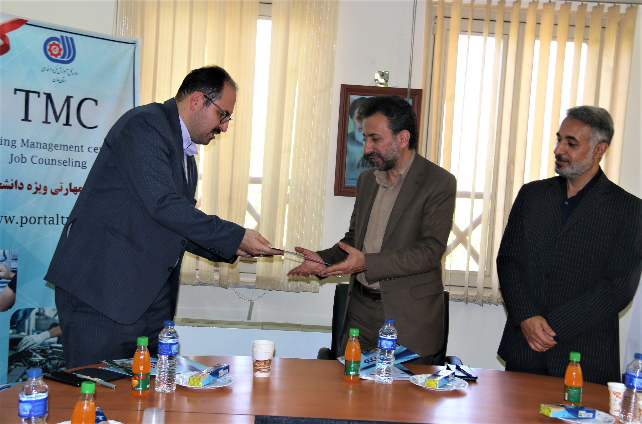 آموزش صرف دانشگاهی چرخ اقتصاد را به حرکت درنمیآورد/توسعه همدان با مهارتافزایی دانشجویان آموزش صرف دانشگاهی چرخ اقتصاد را به حرکت درنمیآورد/توسعه همدان با مهارتافزایی دانشجویان