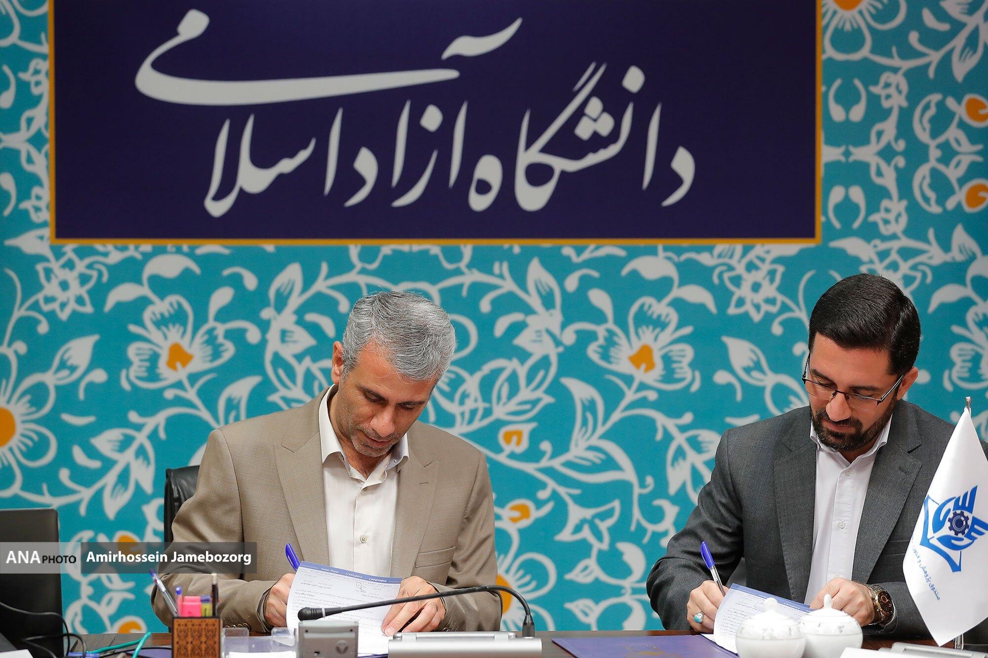 قرارداد عاملیت مالی میان دانشگاه آزاد لرستان و صندوق پژوهش و فناوری دانشگاه آزاد امضا شد