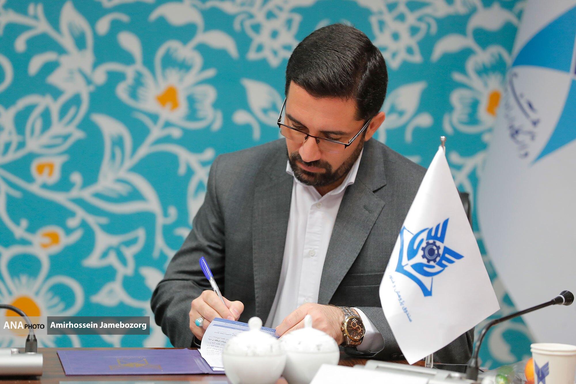 قرارداد عاملیت مالی میان دانشگاه آزاد لرستان و صندوق پژوهش و فناوری دانشگاه آزاد امضا شد