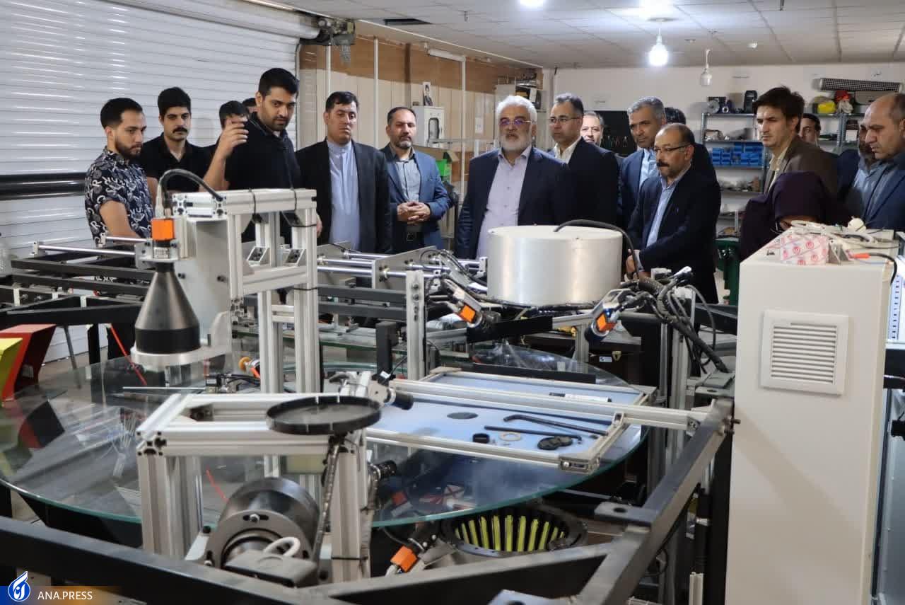 از حضور در جمع فناوران مرکز رشد و بازدید از کارخانه نوآوری صنعتی دانشگاه آزاد مشهد