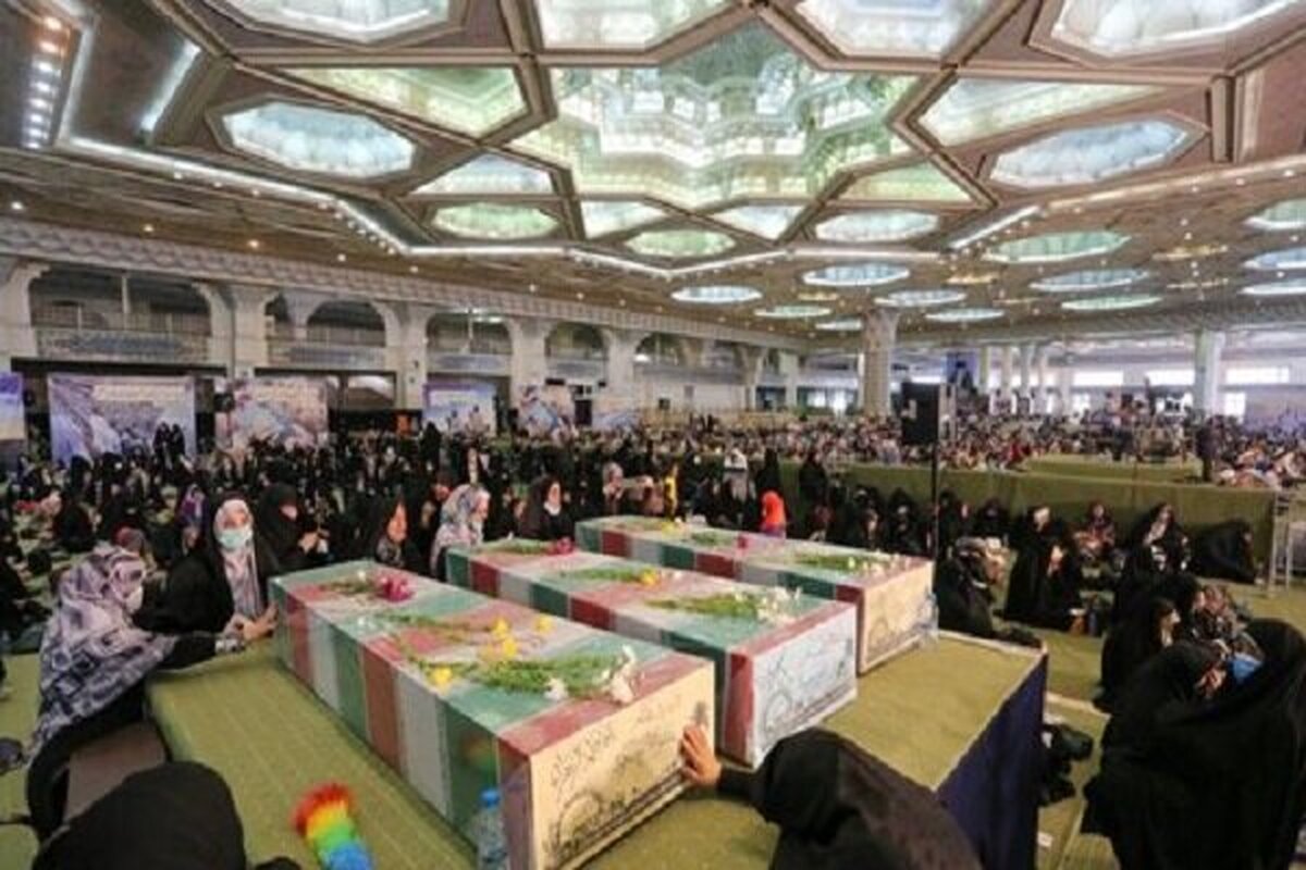 دعای عرفه در مصلی تهران
