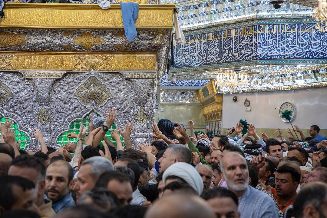 زائران کربلا در روز عرفه به امام حسین (ع) متوسل شدند+عکس زائران کربلا در روز عرفه به امام حسین (ع) متوسل شدند+عکس