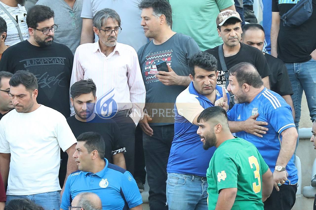 تصاویر زشت از اولین تمرین استقلال روی سکوها تصاویر زشت از اولین تمرین استقلال روی سکوها