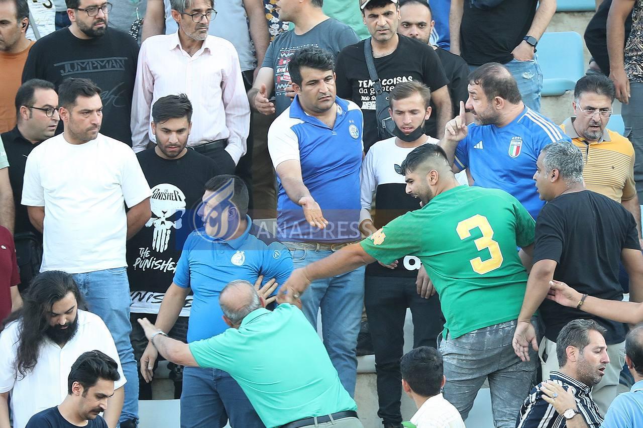 تصاویر زشت از اولین تمرین استقلال روی سکوها تصاویر زشت از اولین تمرین استقلال روی سکوها