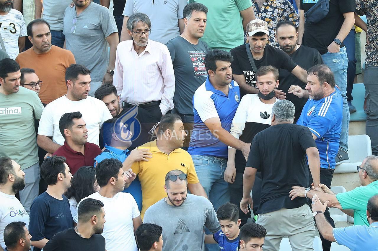 تصاویر زشت از اولین تمرین استقلال روی سکوها تصاویر زشت از اولین تمرین استقلال روی سکوها