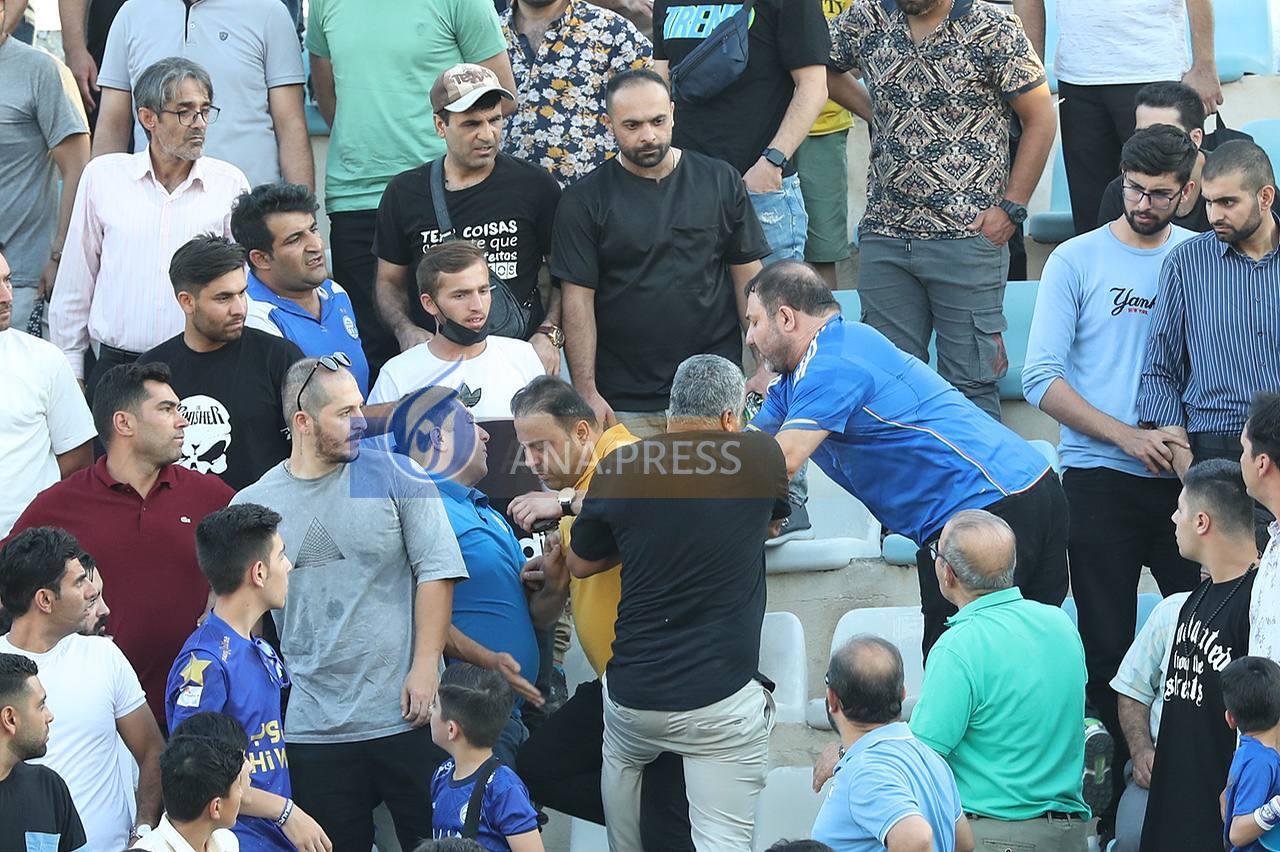 تصاویر زشت از اولین تمرین استقلال روی سکوها تصاویر زشت از اولین تمرین استقلال روی سکوها