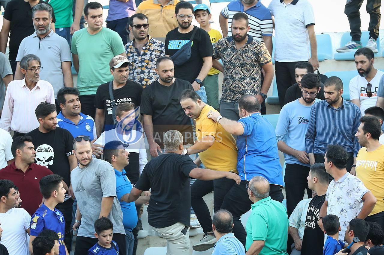 تصاویر زشت از اولین تمرین استقلال روی سکوها تصاویر زشت از اولین تمرین استقلال روی سکوها