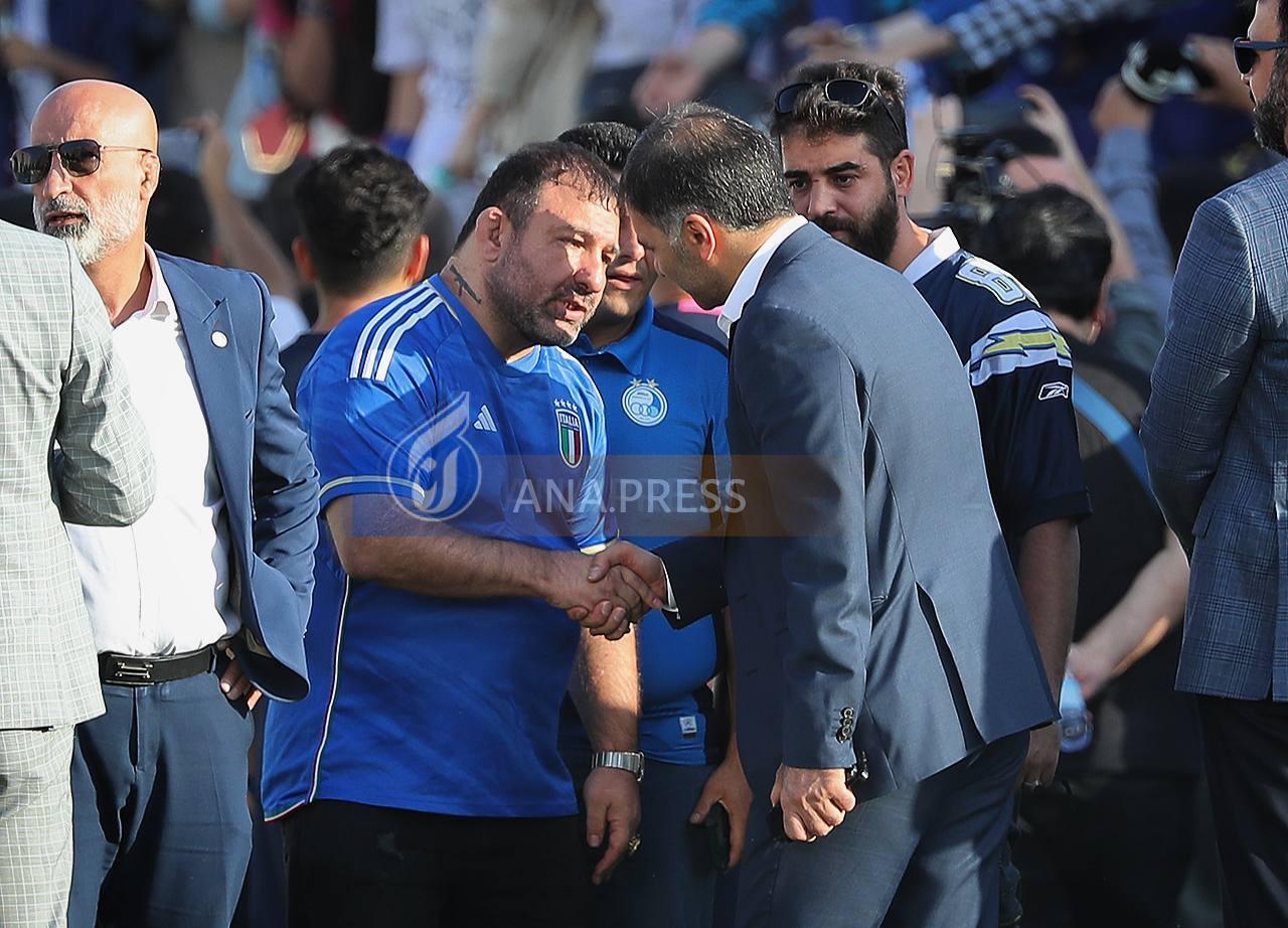 صحنه عجیب از سرپرست باشگاه استقلال که تمرین شاگردان نکونام را حاشیهای کرد+تصاویر صحنه عجیب از سرپرست باشگاه استقلال که تمرین شاگردان نکونام را حاشیهای کرد+تصاویر