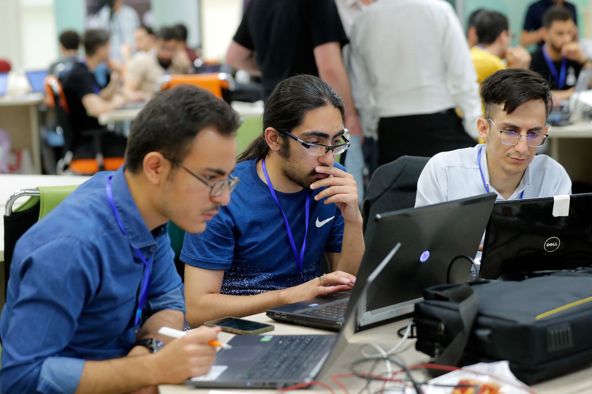 برنامهنویسان ایرانی با چه چالشهایی دست و پنجه نرم میکنند؟ برنامهنویسان ایرانی با چه چالشهایی دست و پنجه نرم میکنند؟