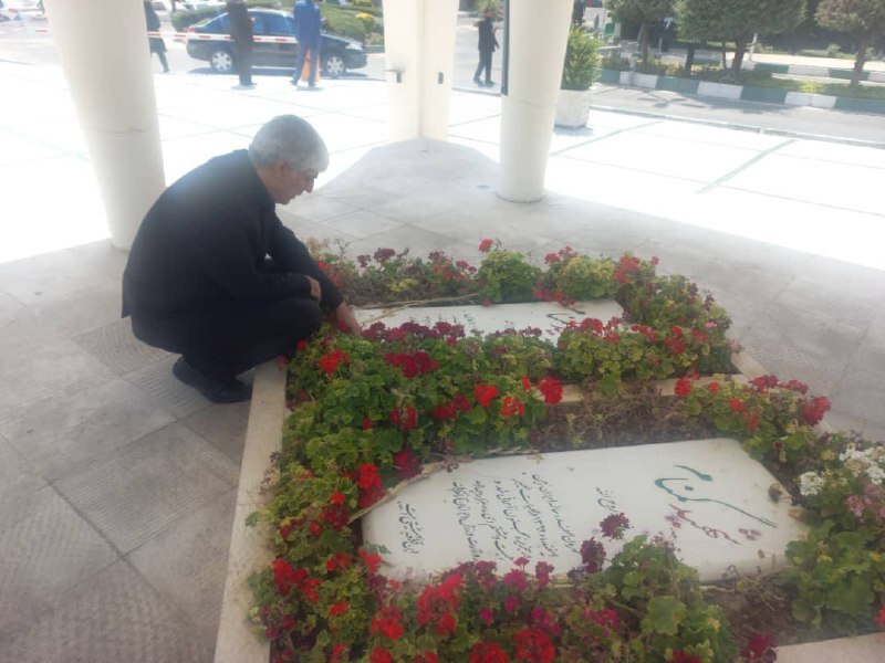 آغاز به کار رسمی هاشمی در وزارت ورزش با حضور در مزار شهدای گمنام+ عکس آغاز به کار رسمی هاشمی در وزارت ورزش با حضور در مزار شهدای گمنام+ عکس