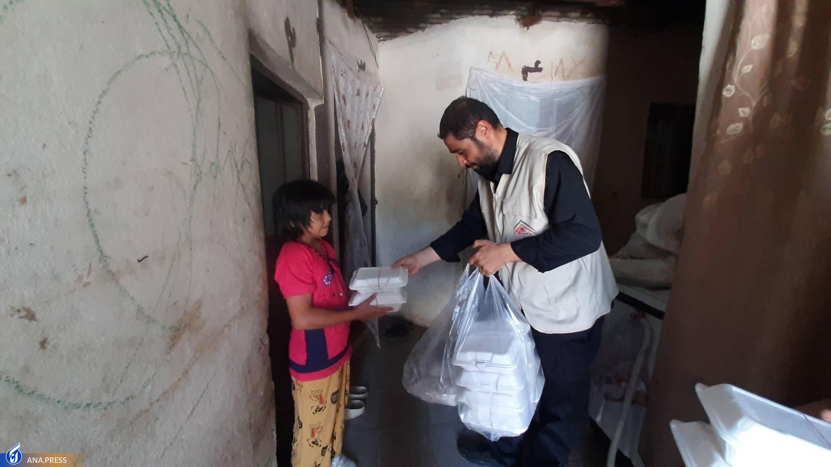 پخت و توزیع ۷۰۰ پرس غذا در مناطق محروم جنوب تهران+ فیلم