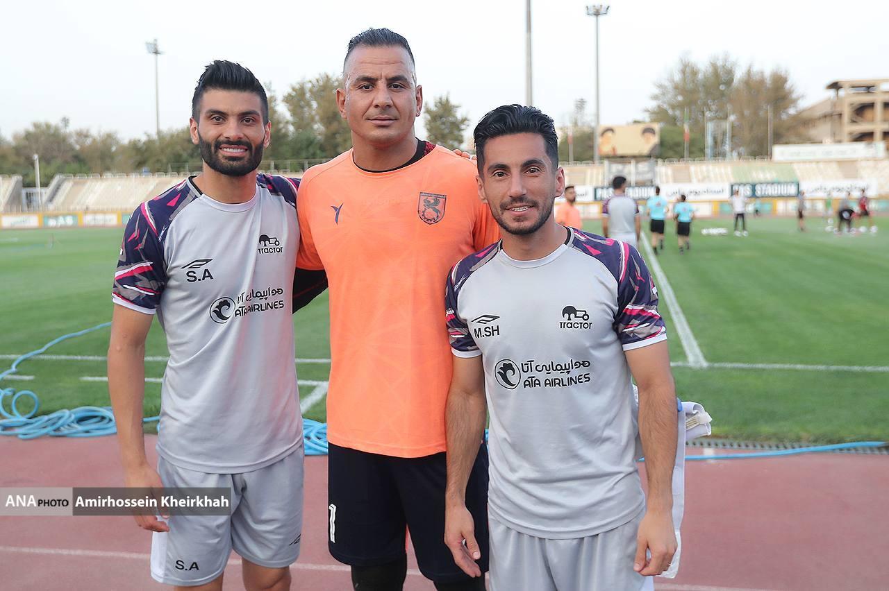 اتفاقات جالب در یک بازی دوستانه/ وقتی الهامی بازیکن ایرانی را با آلوز اشتباهی گرفت!+ تصاویر اتفاقات جالب در یک بازی دوستانه/ وقتی الهامی بازیکن ایرانی را با آلوز اشتباهی گرفت!+ تصاویر