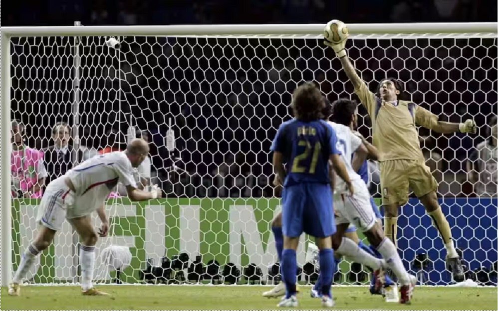 ۲۸ سال درخششِ افسانهای نماد ایتالیا/بوفون، اسطورهای که به «عاشقی در فوتبال» معنا بخشید + تصاویر ۲۸ سال درخششِ افسانهای نماد ایتالیا/بوفون، اسطورهای که به «عاشقی در فوتبال» معنا بخشید + تصاویر