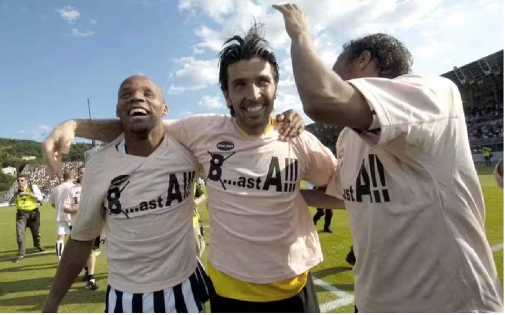 ۲۸ سال درخششِ افسانهای نماد ایتالیا/بوفون، اسطورهای که به «عاشقی در فوتبال» معنا بخشید + تصاویر ۲۸ سال درخششِ افسانهای نماد ایتالیا/بوفون، اسطورهای که به «عاشقی در فوتبال» معنا بخشید + تصاویر