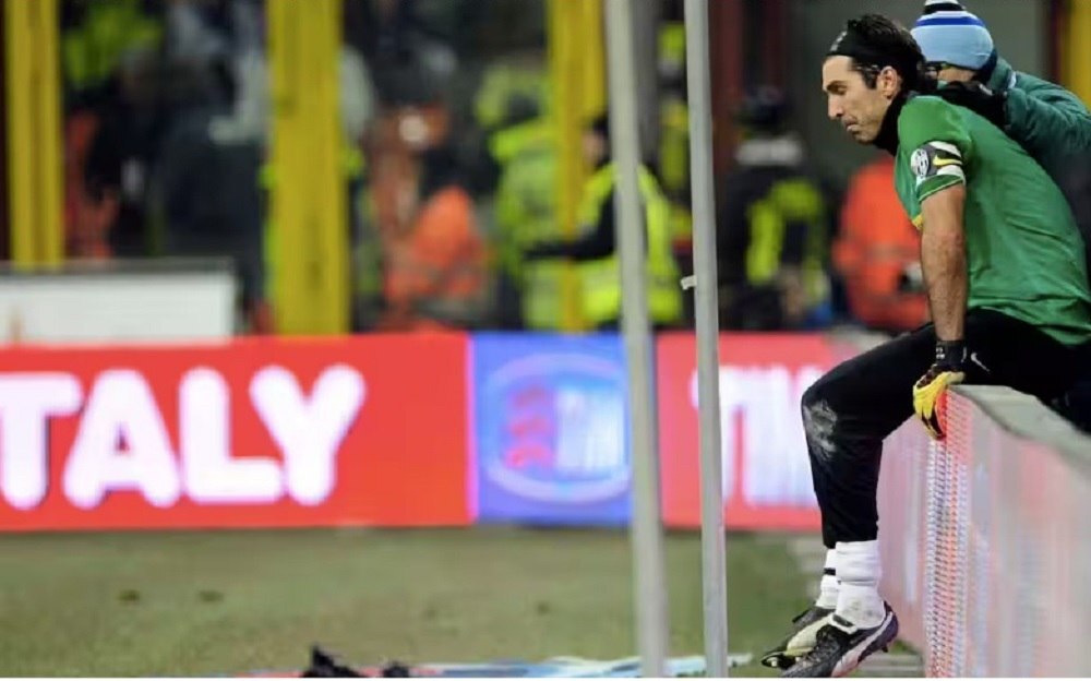 ۲۸ سال درخششِ افسانهای نماد ایتالیا/بوفون، اسطورهای که به «عاشقی در فوتبال» معنا بخشید + تصاویر ۲۸ سال درخششِ افسانهای نماد ایتالیا/بوفون، اسطورهای که به «عاشقی در فوتبال» معنا بخشید + تصاویر