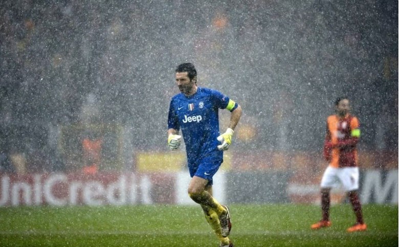 ۲۸ سال درخششِ افسانهای نماد ایتالیا/بوفون، اسطورهای که به «عاشقی در فوتبال» معنا بخشید + تصاویر ۲۸ سال درخششِ افسانهای نماد ایتالیا/بوفون، اسطورهای که به «عاشقی در فوتبال» معنا بخشید + تصاویر