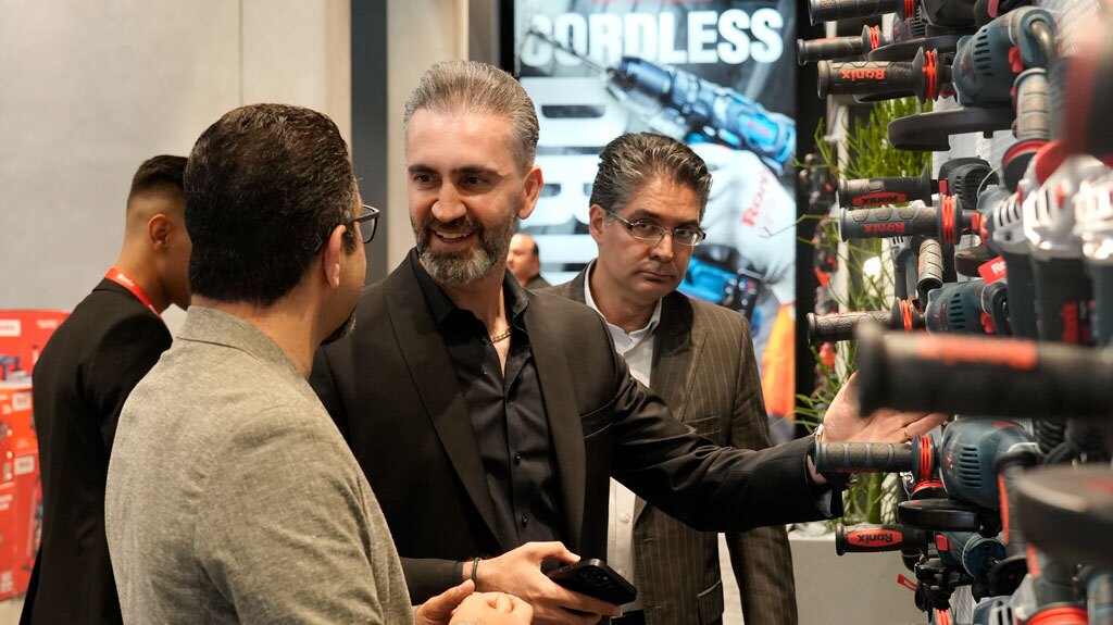 مصاحبه با محمدرضا رامخو بنیانگذار برند رونیکس در حاشیه برگزاری نمایشگاه صنعت ساختمان مصاحبه با محمدرضا رامخو بنیانگذار برند رونیکس در حاشیه برگزاری نمایشگاه صنعت ساختمان