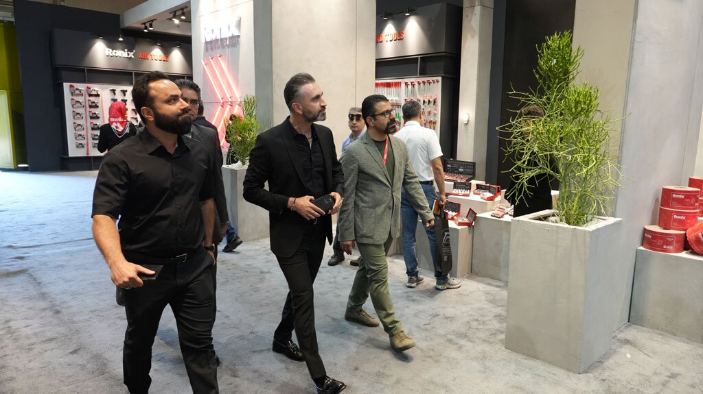 مصاحبه با محمدرضا رامخو بنیانگذار برند رونیکس در حاشیه برگزاری نمایشگاه صنعت ساختمان مصاحبه با محمدرضا رامخو بنیانگذار برند رونیکس در حاشیه برگزاری نمایشگاه صنعت ساختمان