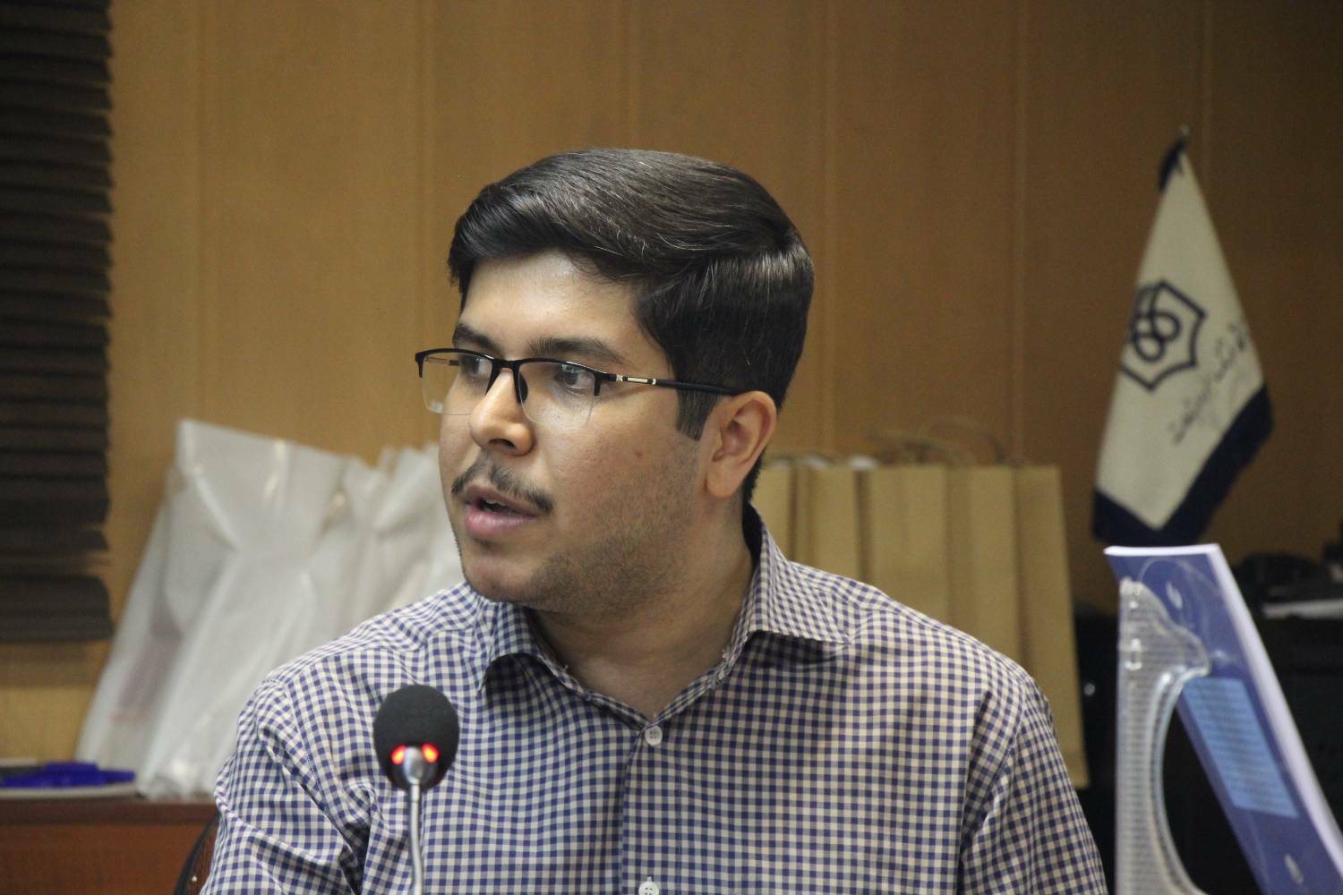 ۲۴ درصد از ایرانیان میل به مهاجرت دارند ۲۴ درصد از ایرانیان میل به مهاجرت دارند