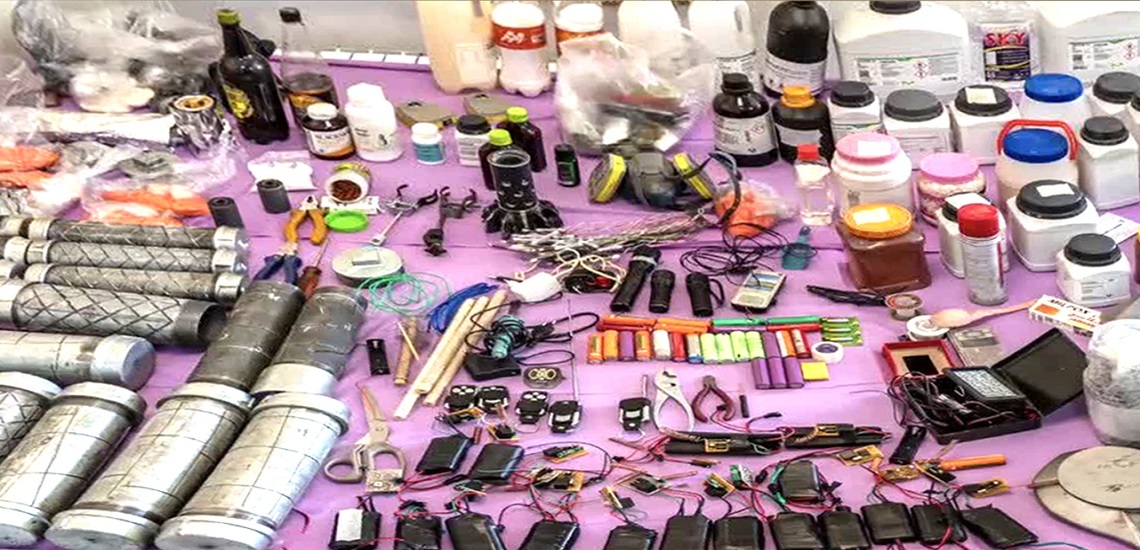 وزارت اطلاعات: اعضای شبکه گسترده تروریستی - صهیونیستی به همراه ۴۳ بمب بازداشت شدند + فیلم وزارت اطلاعات: اعضای شبکه گسترده تروریستی - صهیونیستی به همراه ۴۳ بمب بازداشت شدند + فیلم