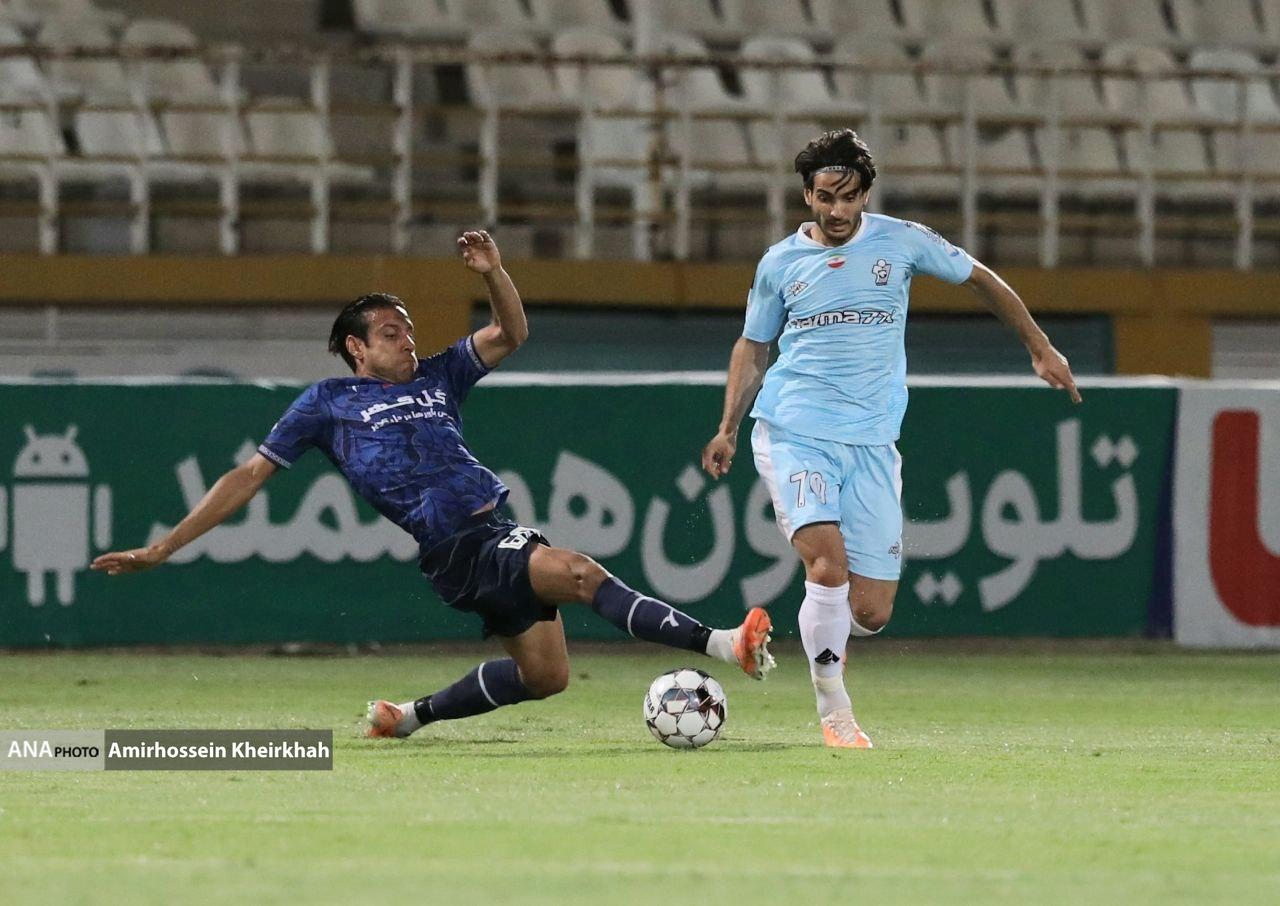 گزارش تصویری از دیدار پیکان و گل گهر در روز تقدیر از سامان فلاح و حضور 8 شاکی و هاشمیان در ورزشگاه! گزارش تصویری از دیدار پیکان و گل گهر در روز تقدیر از سامان فلاح و حضور 8 شاکی و هاشمیان در ورزشگاه!