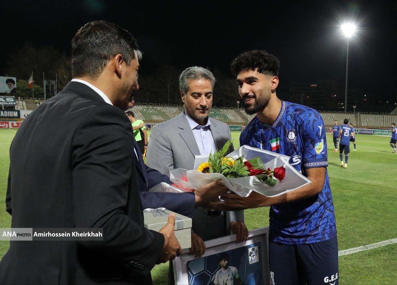 گزارش تصویری از دیدار پیکان و گل گهر در روز تقدیر از سامان فلاح و حضور 8 شاکی و هاشمیان در ورزشگاه! گزارش تصویری از دیدار پیکان و گل گهر در روز تقدیر از سامان فلاح و حضور 8 شاکی و هاشمیان در ورزشگاه!