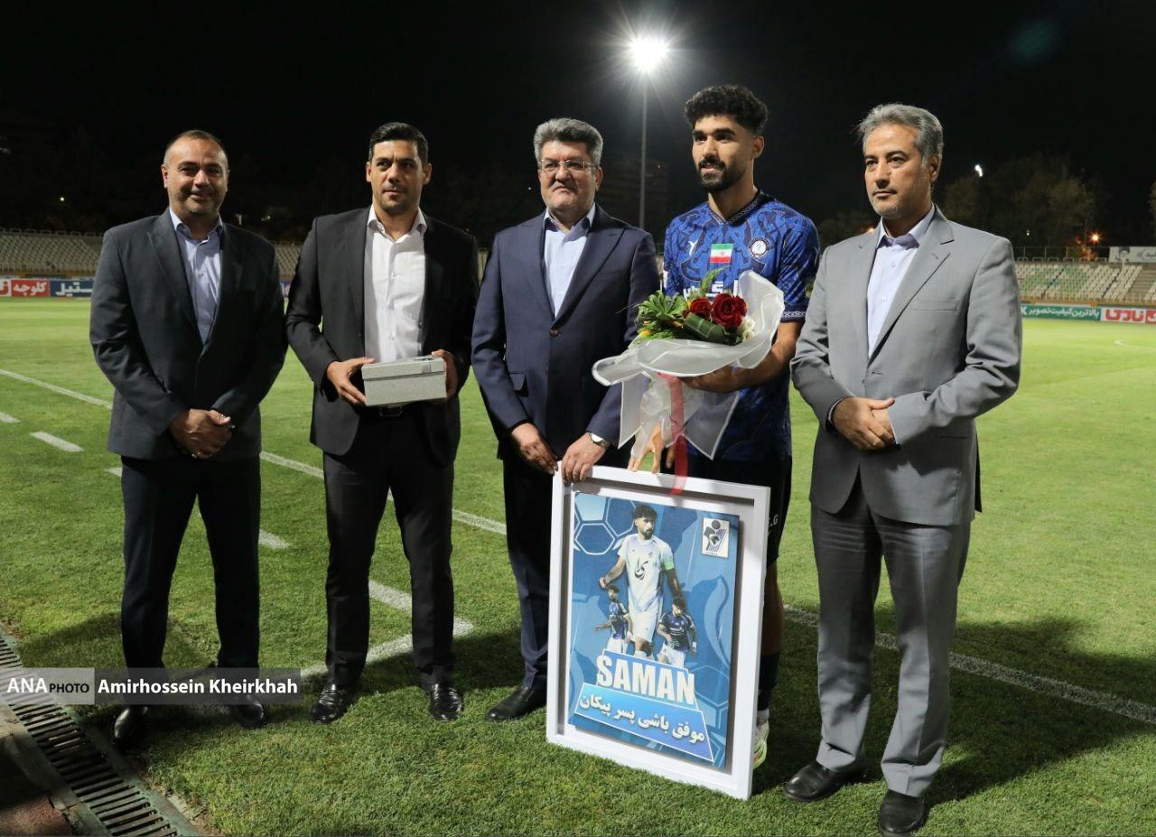 گزارش تصویری از دیدار پیکان و گل گهر در روز تقدیر از سامان فلاح و حضور 8 شاکی و هاشمیان در ورزشگاه! گزارش تصویری از دیدار پیکان و گل گهر در روز تقدیر از سامان فلاح و حضور 8 شاکی و هاشمیان در ورزشگاه!