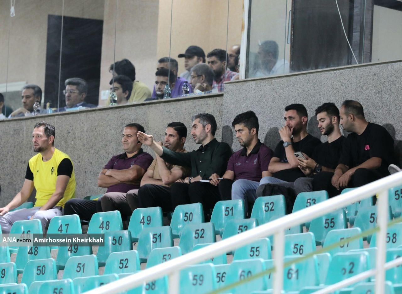 گزارش تصویری از دیدار پیکان و گل گهر در روز تقدیر از سامان فلاح و حضور 8 شاکی و هاشمیان در ورزشگاه! گزارش تصویری از دیدار پیکان و گل گهر در روز تقدیر از سامان فلاح و حضور 8 شاکی و هاشمیان در ورزشگاه!