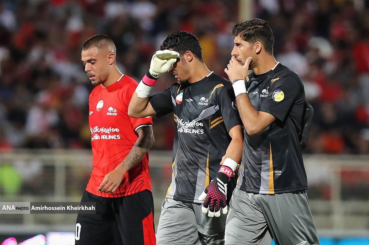 تصاویر گلر تراکتور پس از اشتباه مرگبار تصاویر گلر تراکتور پس از اشتباه مرگبار