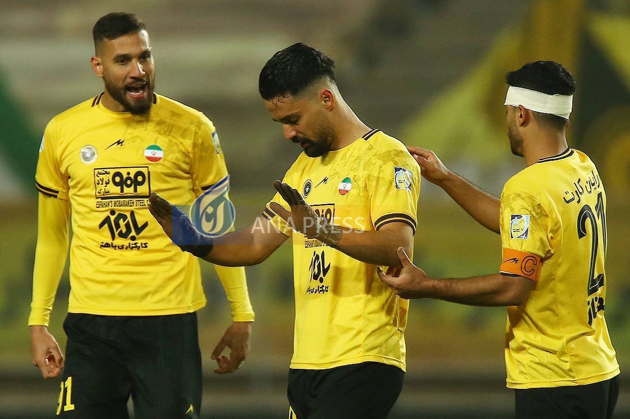 مرور اتفاقات آخرین بازی سپاهان و استقلال| باران کارت‌های داور بر سر آبی‌پوشان و پنالتی لحظات پایانی یزدانی+تصاویر