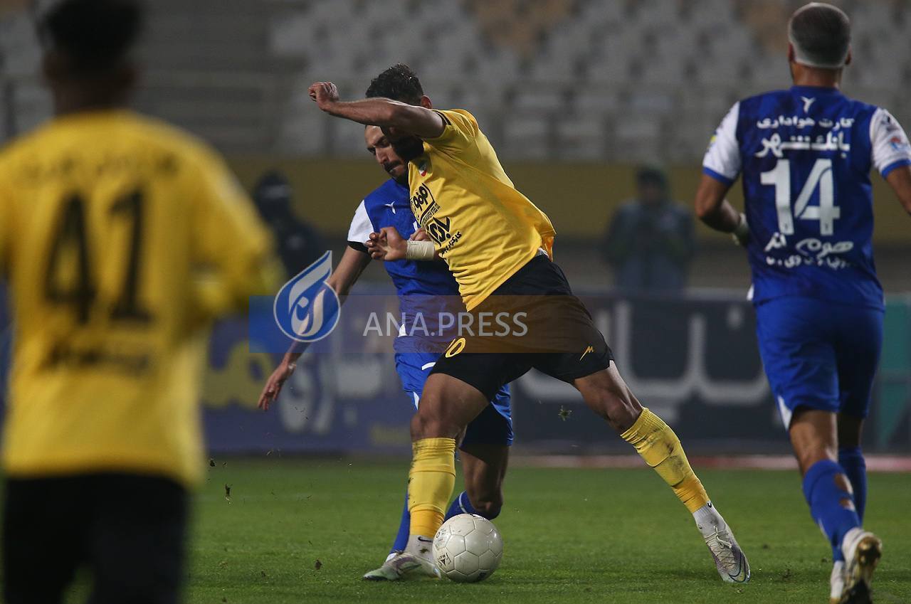 مرور اتفاقات آخرین بازی سپاهان و استقلال| باران کارت‌های داور بر سر آبی‌پوشان و پنالتی لحظات پایانی یزدانی+تصاویر