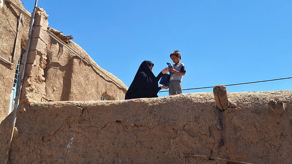 عروسک‌های پویش «کودکان مکتب حسینی» به دست کودکان مناطق محروم رسید + فیلم و عکس