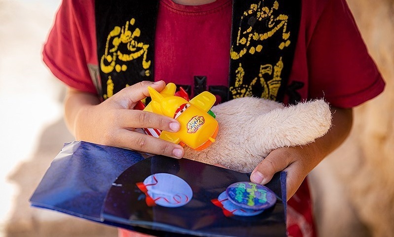 عروسک‌های پویش «کودکان مکتب حسینی» راهی مناطق محروم شد + فیلم و عکس