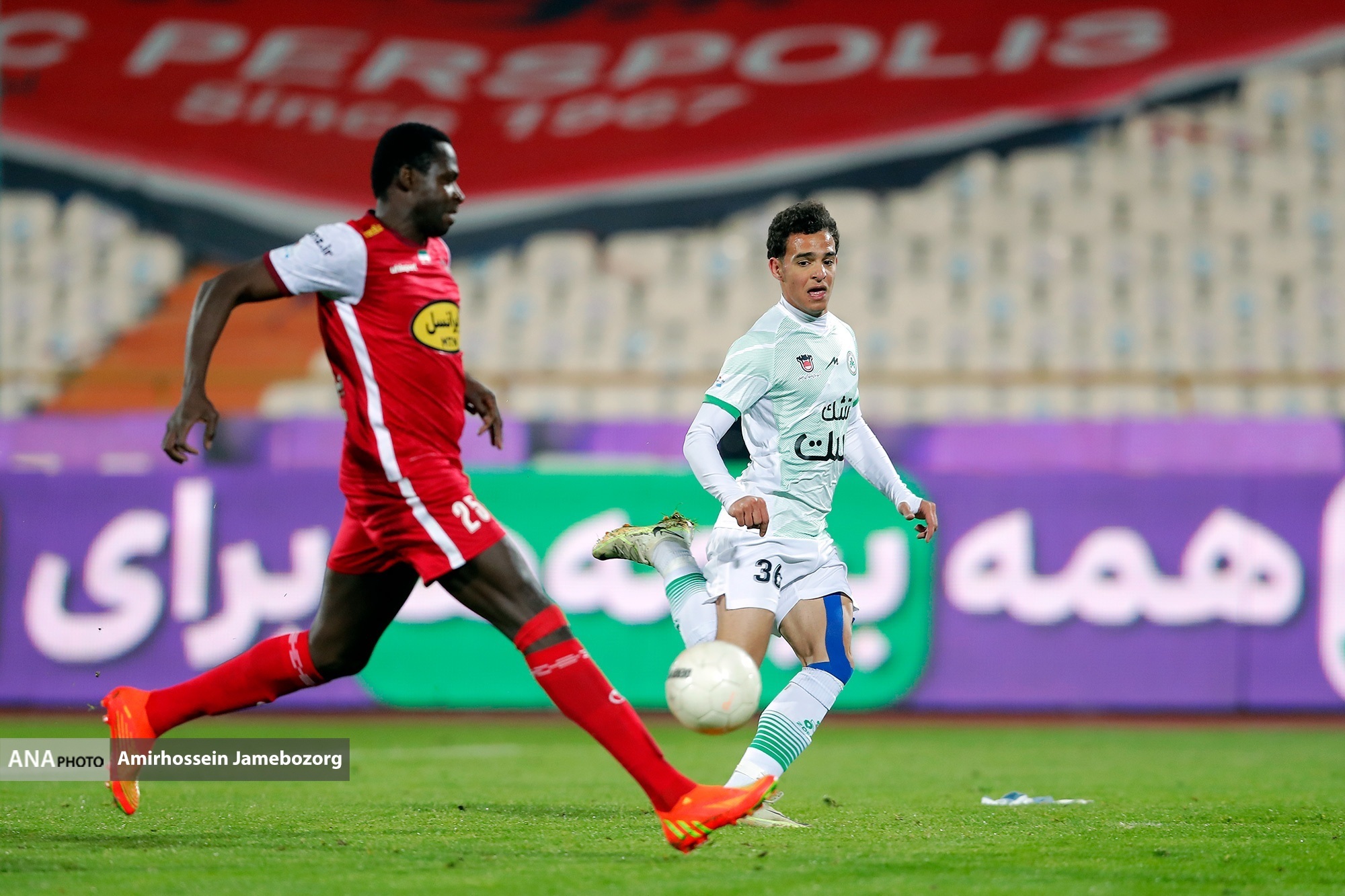 بماند///مرور اتفاقات آخرین بازی پرسپولیس و ذوب‌آهن| از شادی گل متفاوت عالیشاه تا عدم اجازه مربی سرخپوشان برای نشستن روی نیمکت+تصاویر