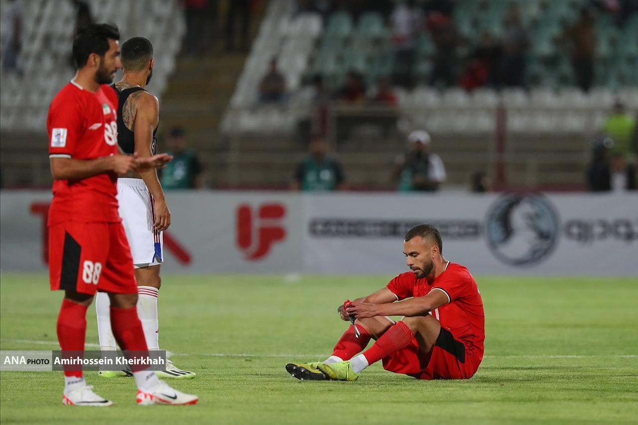 گزارش تصویری از بازی تراکتور و شارجه در شب حسرت بار پرشورها