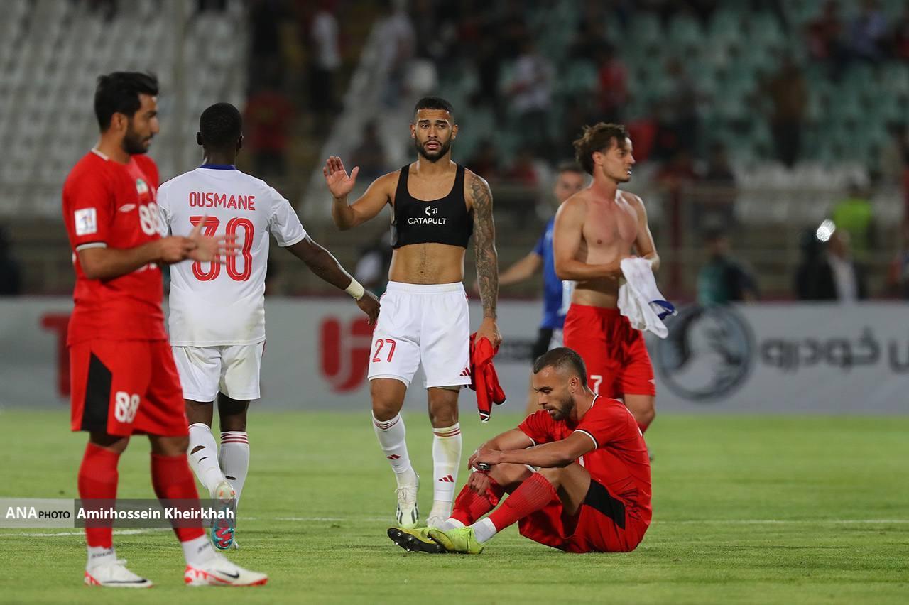 گزارش تصویری از بازی تراکتور و شارجه در شب حسرت بار پرشورها