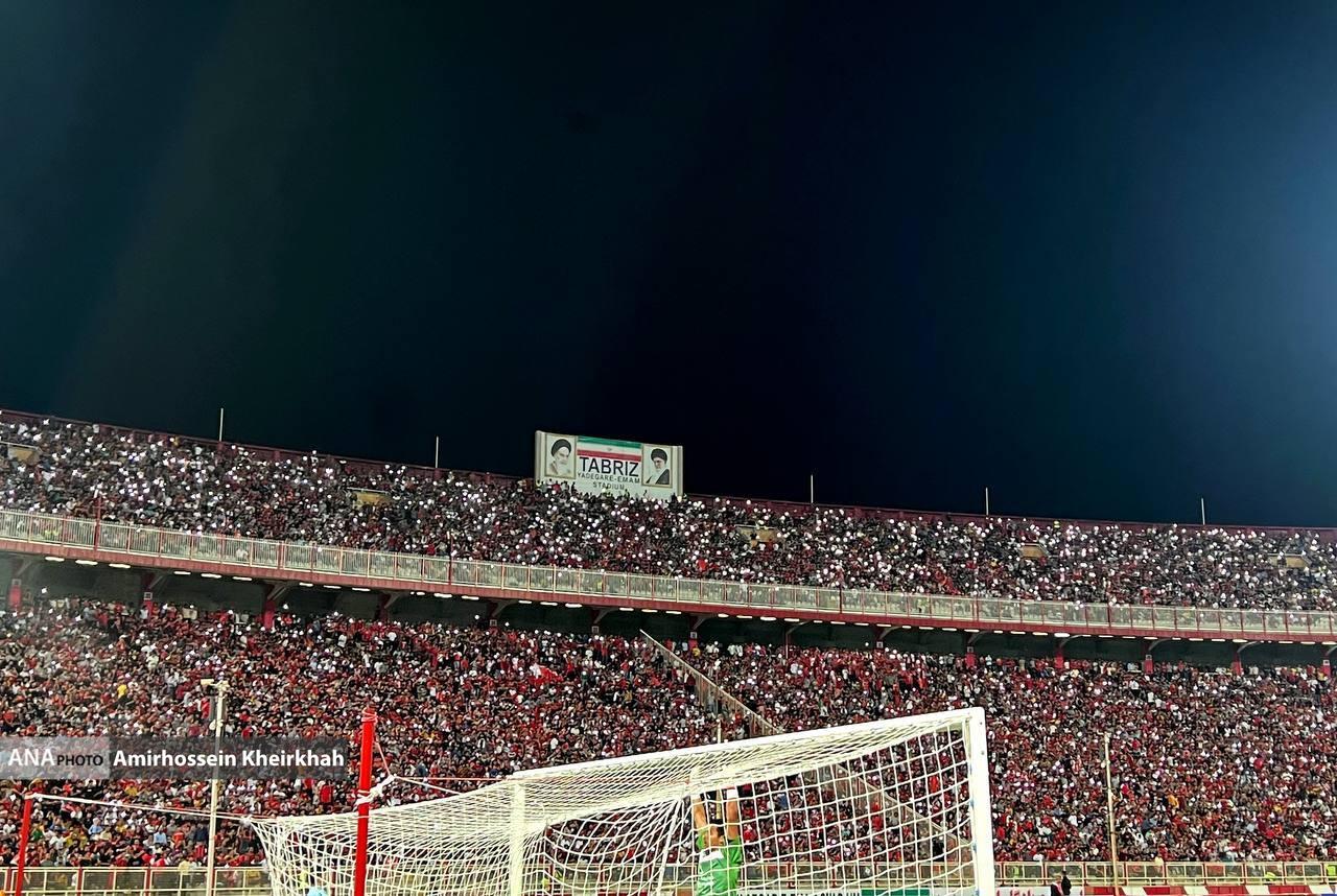 گزارش تصویری از بازی تراکتور و شارجه در شب حسرت بار پرشورها