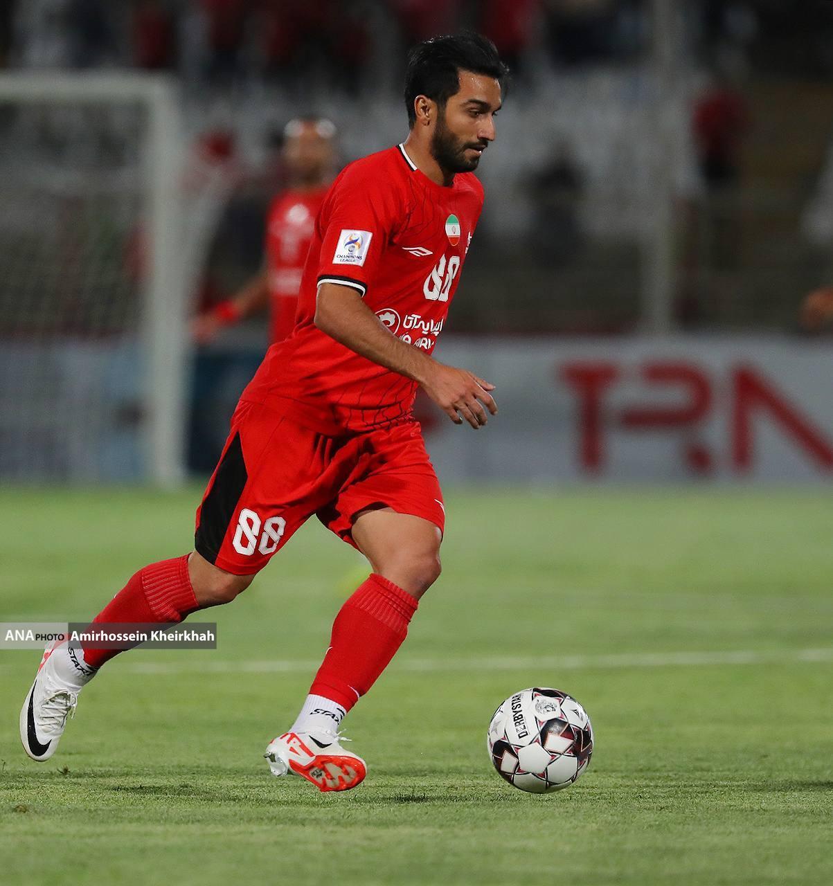 گزارش تصویری از بازی تراکتور و شارجه در شب حسرت بار پرشورها