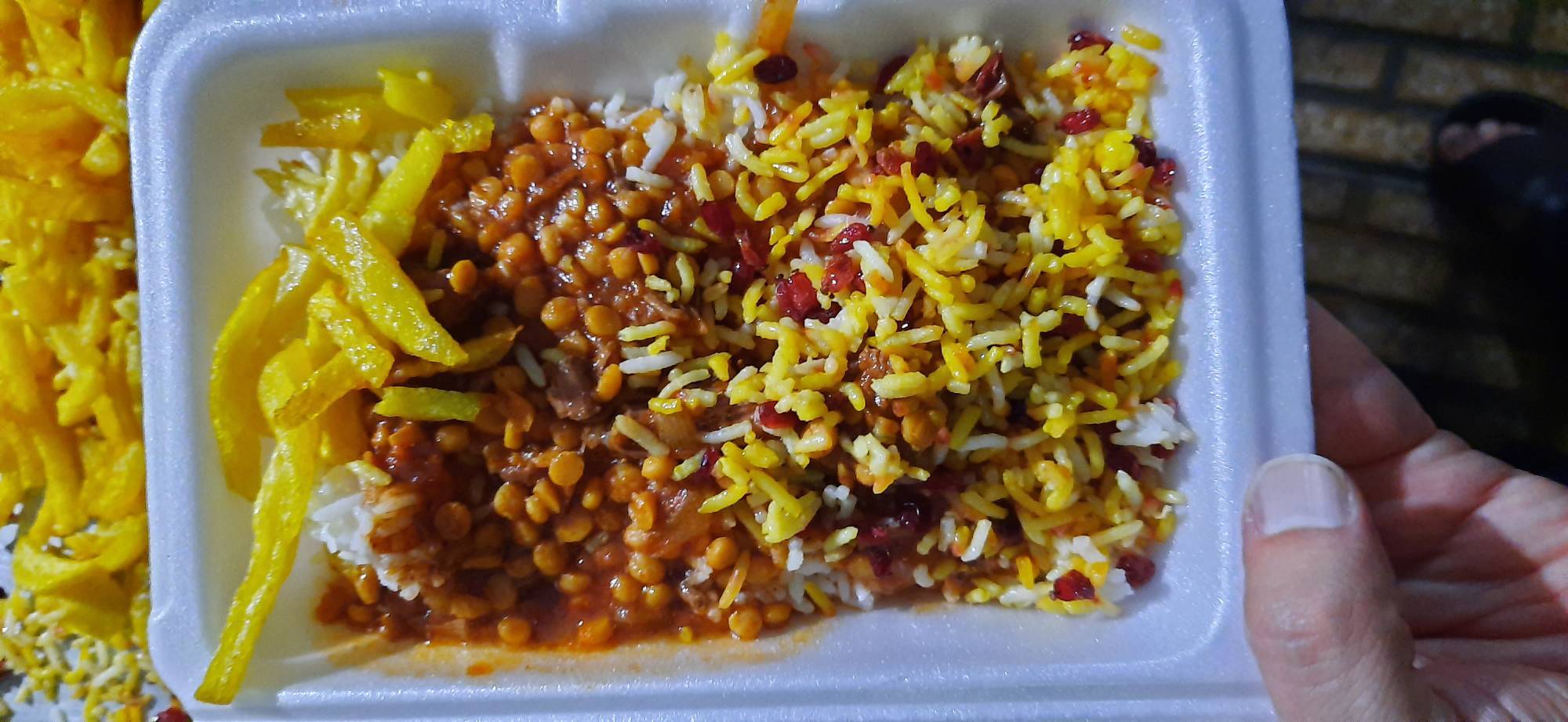 مشارکت یک هیئت با گروه جهادی شهدا برای پخت غذای گرم برای مناطق محروم مشارکت یک هیئت با گروه جهادی شهدا برای پخت غذای گرم برای مناطق محروم