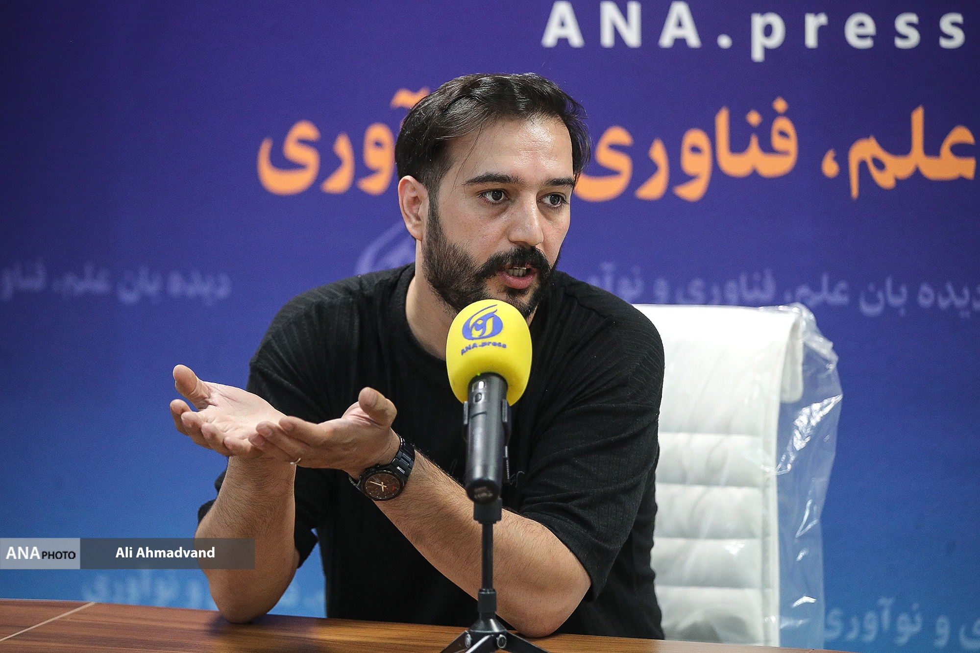 موسیقی سنتی در ایران دلسوزی ندارد/ با نوازندگان ارکستر سمفونیک لجبازی نکنید!/ ویترین موسیقی ما دست پلی‌بک‌خوان‌ها است+ فیلم